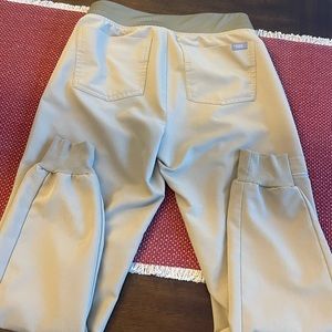 SANDSTONE COLOR FIGS - Womens XS Petite Zamora Jogger Style Scrub Pants